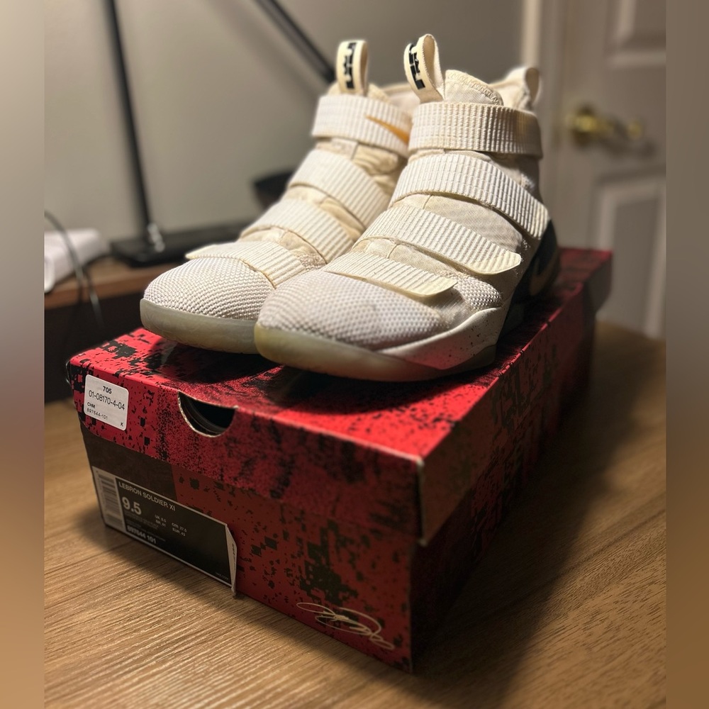 LeBron Soldier XI